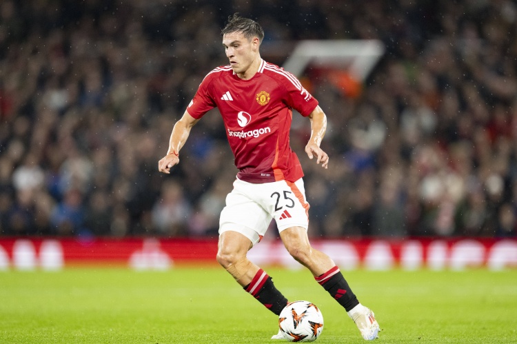 九游娱乐-荷媒：阿贾克斯考虑租借曼联中场乌加特，备选方案为小布林德